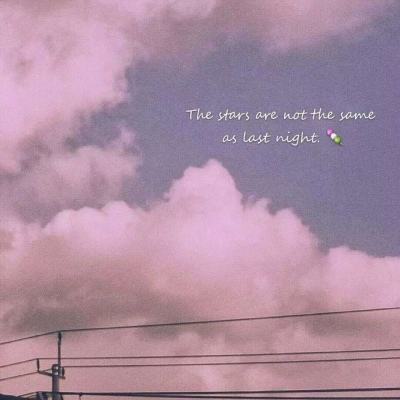 普京发现女士没酒杯后让出自己的